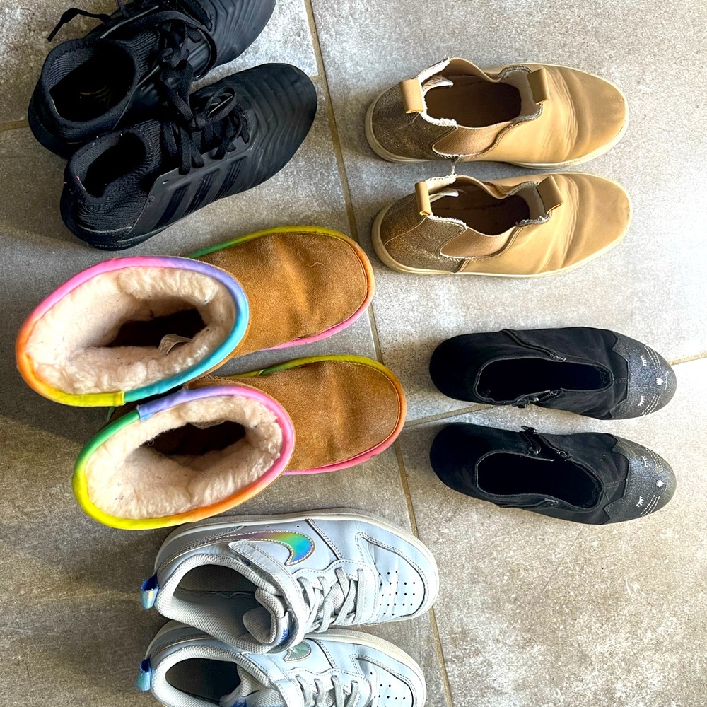 Lot of girls shoes.  All size 2, except h and m boots (brown & black, size 1).